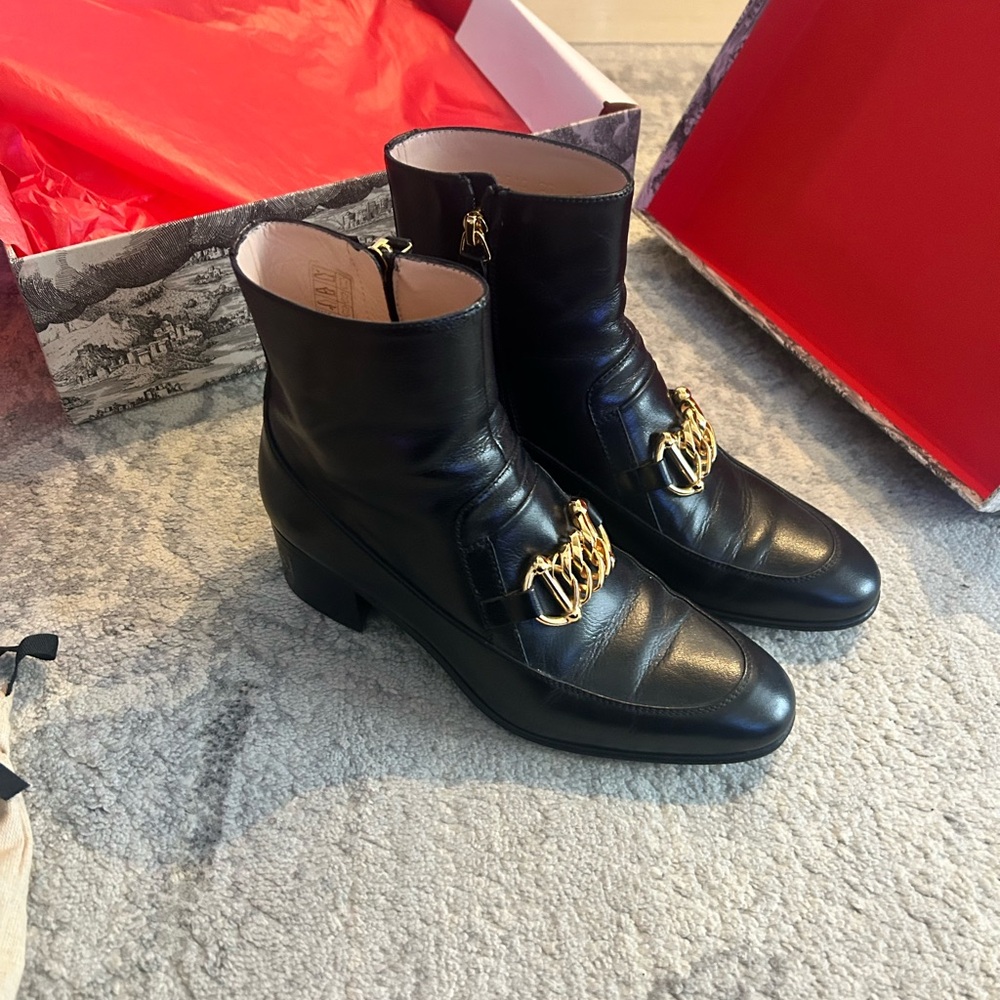 Gucci Women’s Quentin Boots with ‘Kitten’ detail